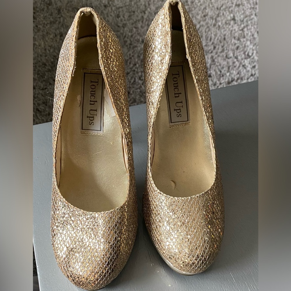 Women’s Gold Sparkle Pump size 5.5 by Touch Ups. - Picture 6 of 14